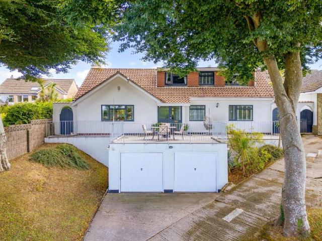 4 bedroom detached bungalow for sale