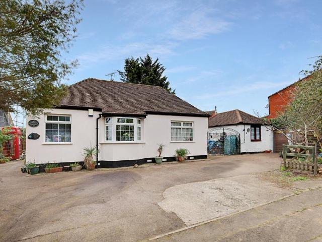4 bedroom detached bungalow for sale