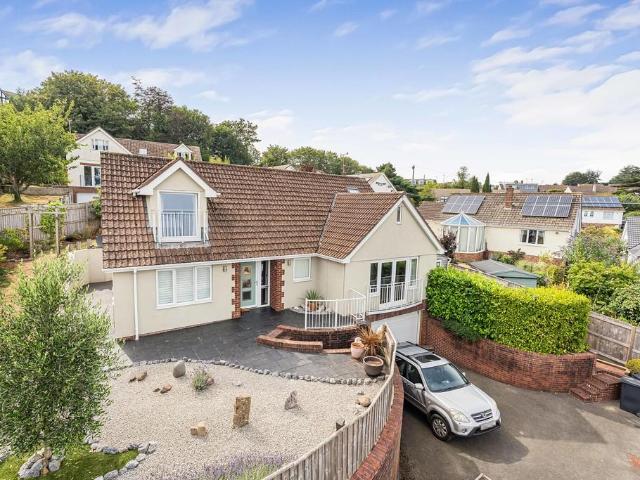 4 bedroom detached bungalow for sale