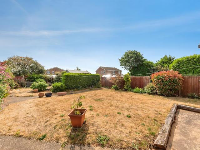 4 bedroom detached bungalow for sale