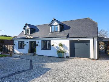 4 bedroom detached bungalow for sale