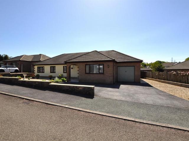 4 bedroom detached bungalow for sale