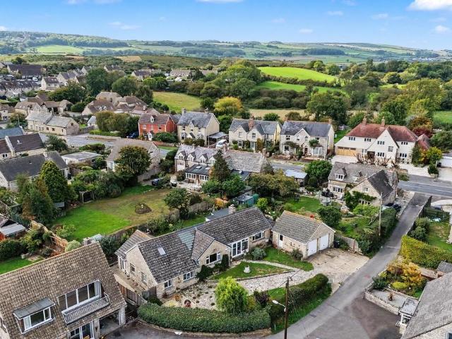 4 bedroom detached bungalow for sale