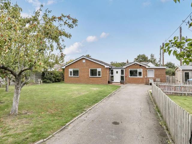 4 bedroom detached bungalow for sale