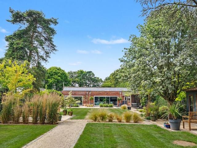 4 bedroom detached bungalow for sale