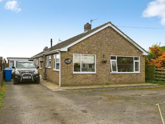 4 bedroom detached bungalow for sale