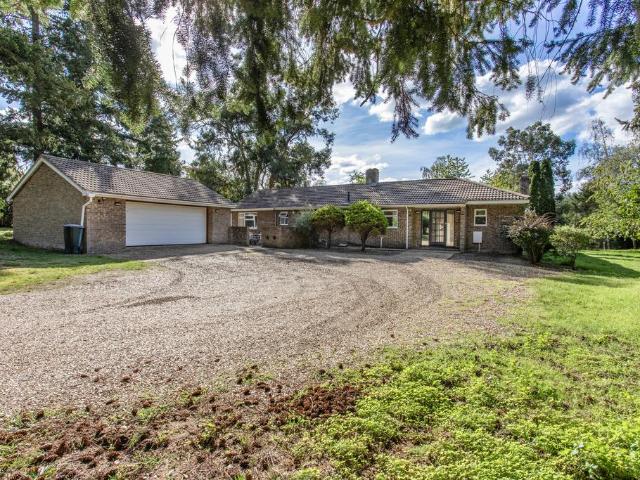 4 bedroom detached bungalow for sale