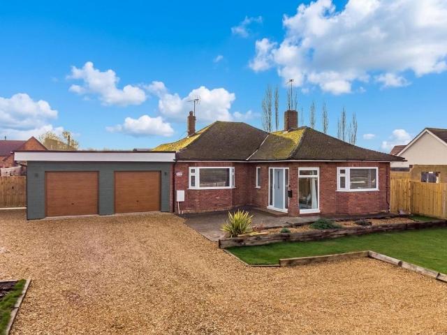 4 bedroom detached bungalow for sale