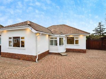 4 bedroom detached bungalow for sale