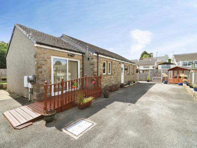 4 bedroom detached bungalow for sale