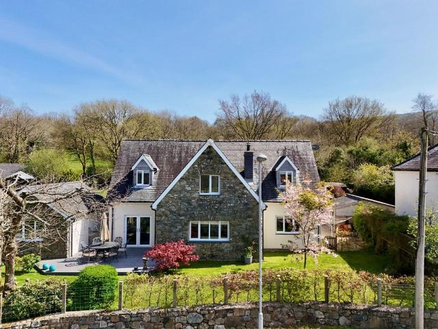 4 bedroom detached bungalow for sale