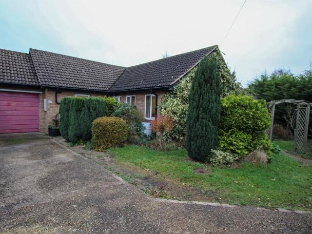 4 bedroom detached bungalow for sale