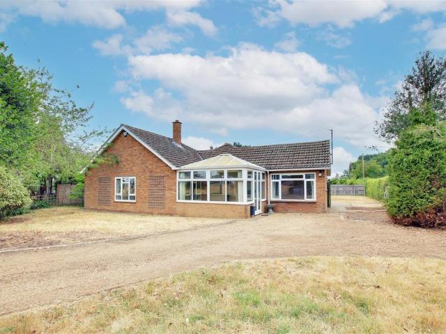4 bedroom detached bungalow for sale