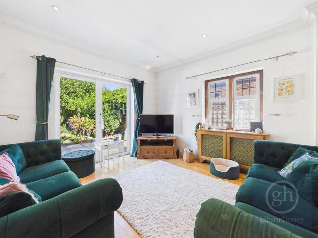 4 bedroom detached bungalow to rent