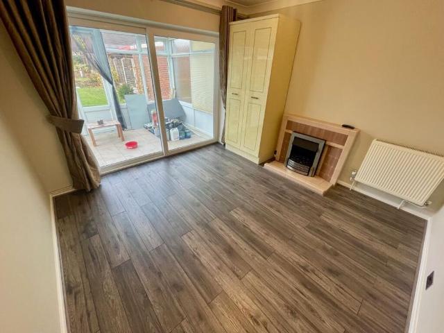 4 bedroom detached bungalow to rent