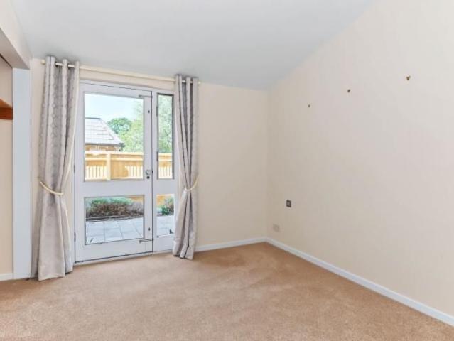 4 bedroom detached bungalow to rent