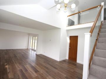 4 bedroom detached bungalow to rent