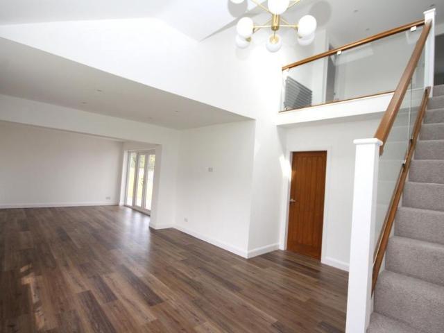4 bedroom detached bungalow to rent