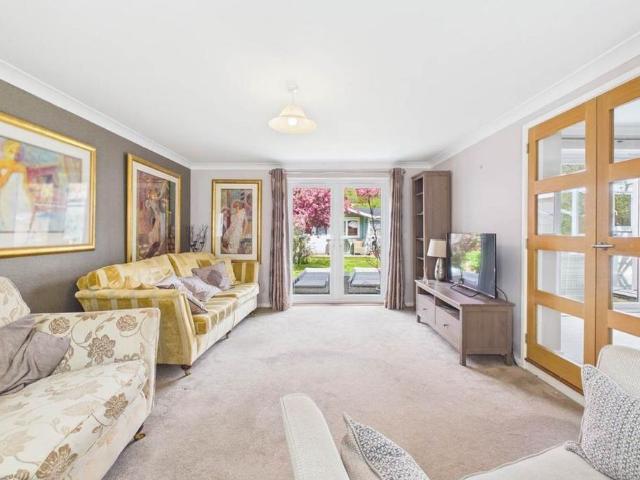 4 bedroom detached bungalow to rent