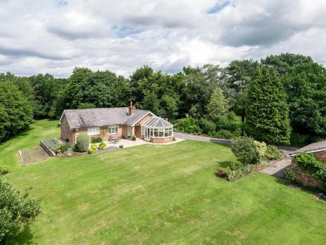 4 bedroom detached bungalow to rent