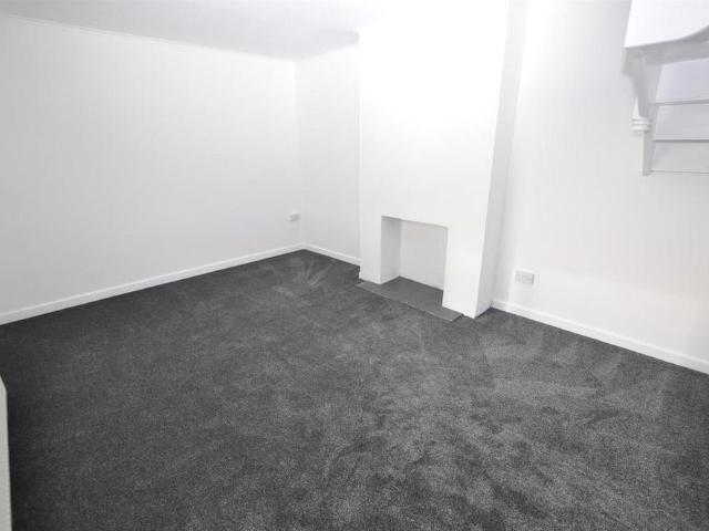 4 bedroom detached bungalow to rent