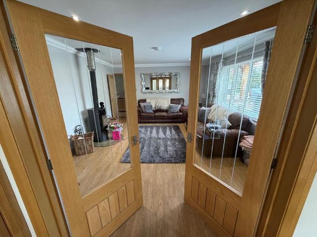 4 bedroom detached bungalow to rent