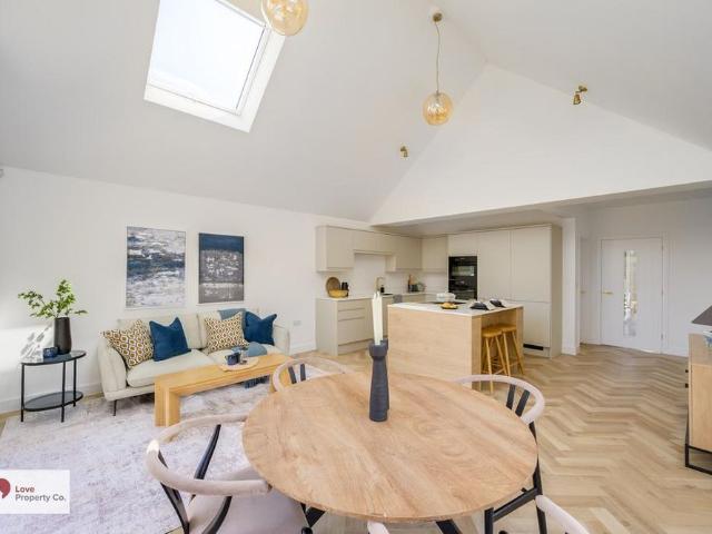 4 bedroom detached bungalow to rent