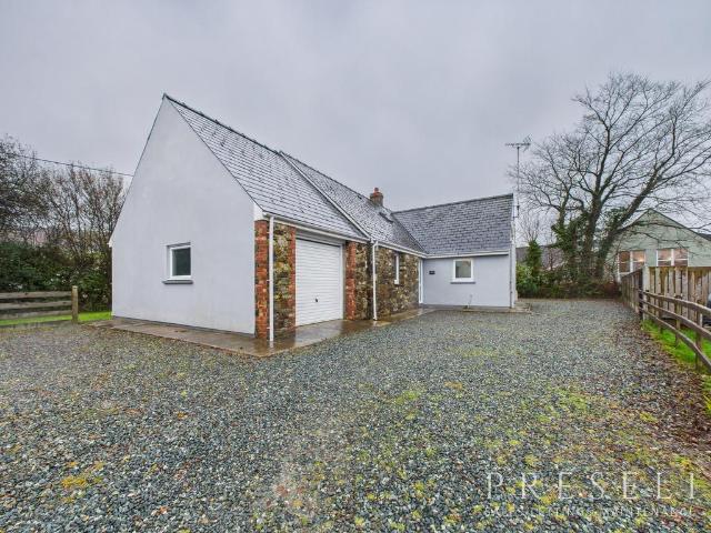 4 bedroom detached bungalow to rent