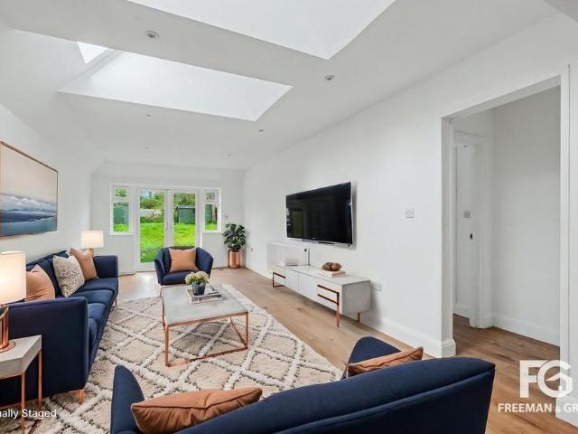 4 bedroom detached bungalow to rent