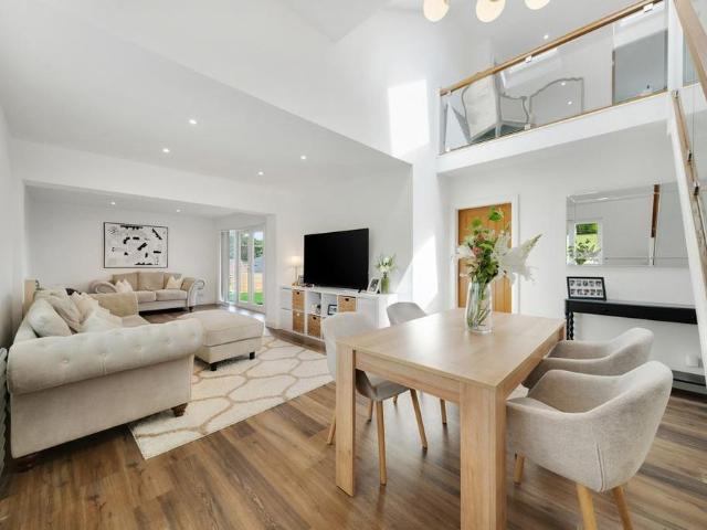 4 bedroom detached bungalow to rent