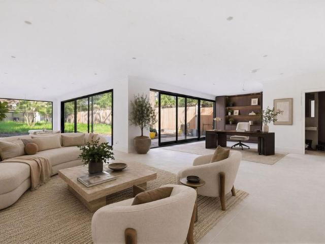 4 bedroom detached bungalow to rent
