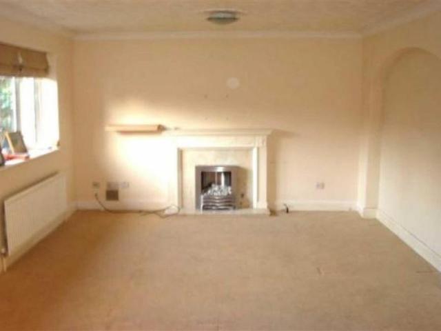 4 bedroom detached bungalow to rent