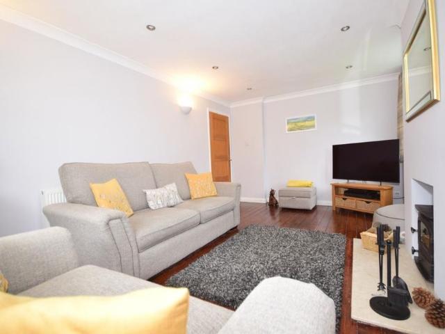 4 bedroom detached bungalow to rent