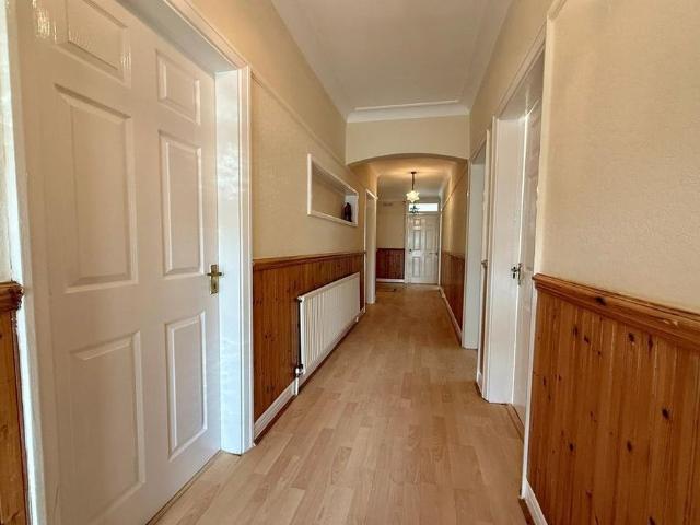 4 bedroom detached bungalow to rent