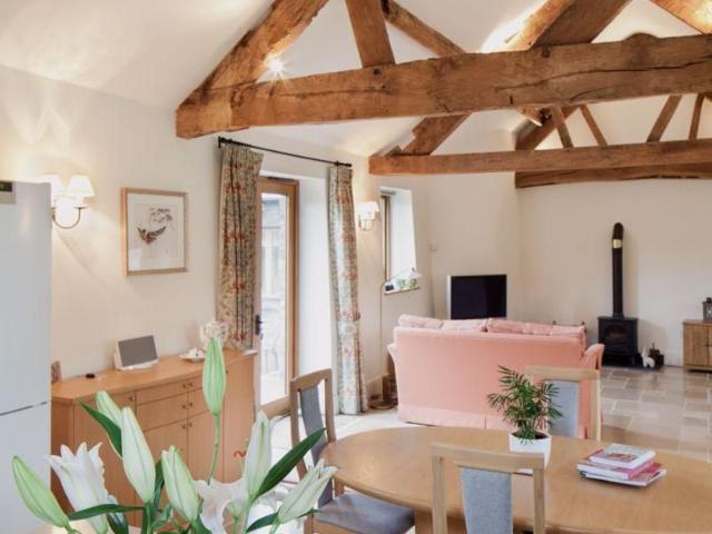 4 bedroom detached bungalow to rent