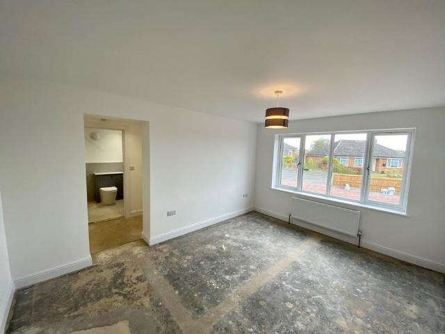 4 bedroom detached bungalow to rent