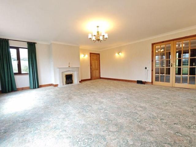 4 bedroom detached bungalow to rent