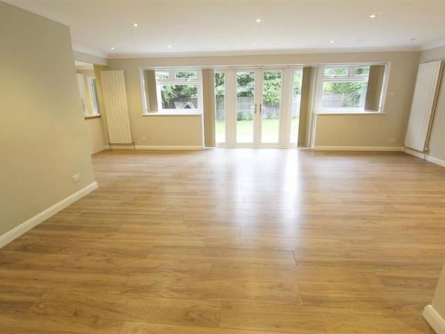 4 bedroom detached bungalow to rent