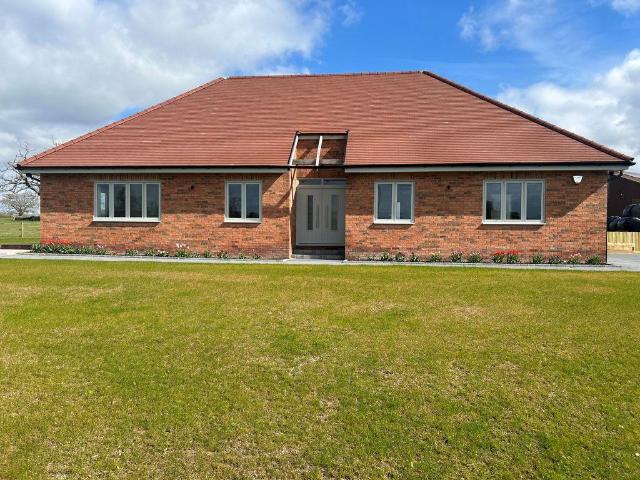 4 bedroom detached bungalow to rent