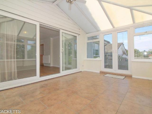 4 bedroom detached bungalow to rent