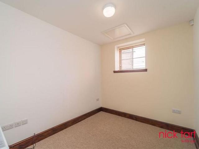 4 bedroom detached bungalow to rent