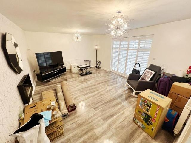 4 bedroom detached bungalow to rent