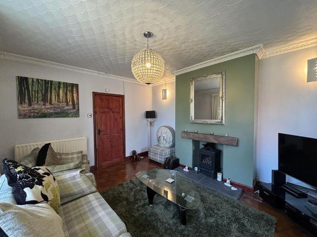 4 bedroom detached bungalow to rent