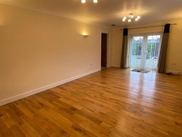 4 bedroom detached bungalow to rent