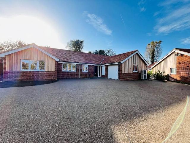 4 bedroom detached bungalow to rent