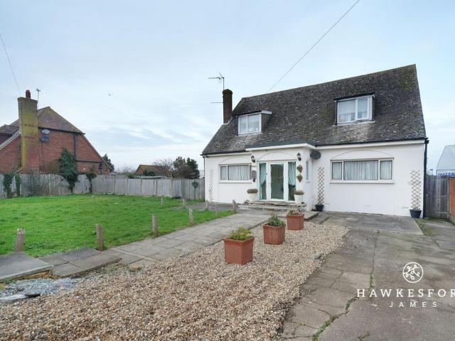 4 bedroom detached bungalow to rent