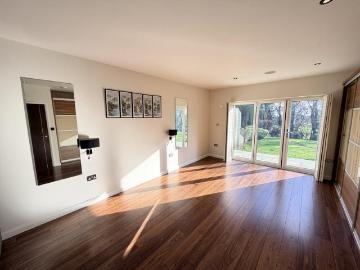 4 bedroom detached bungalow to rent