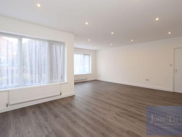 4 bedroom detached bungalow to rent