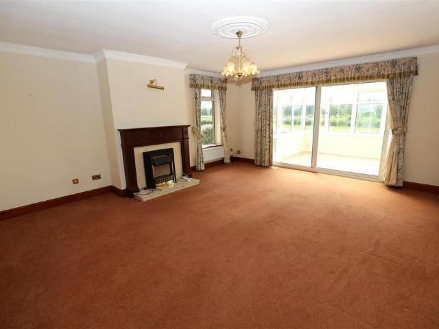4 bedroom detached bungalow to rent