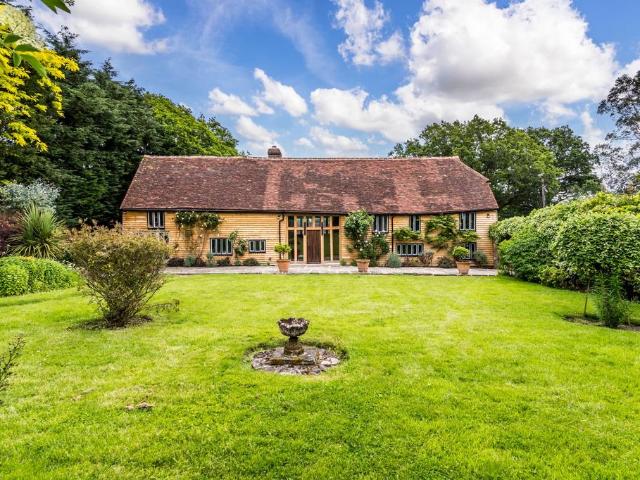 4 bedroom detached bungalow to rent